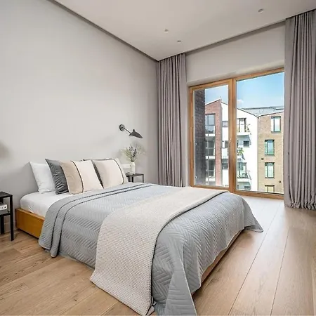 Luxury 3-room In The Old Town Apartment *